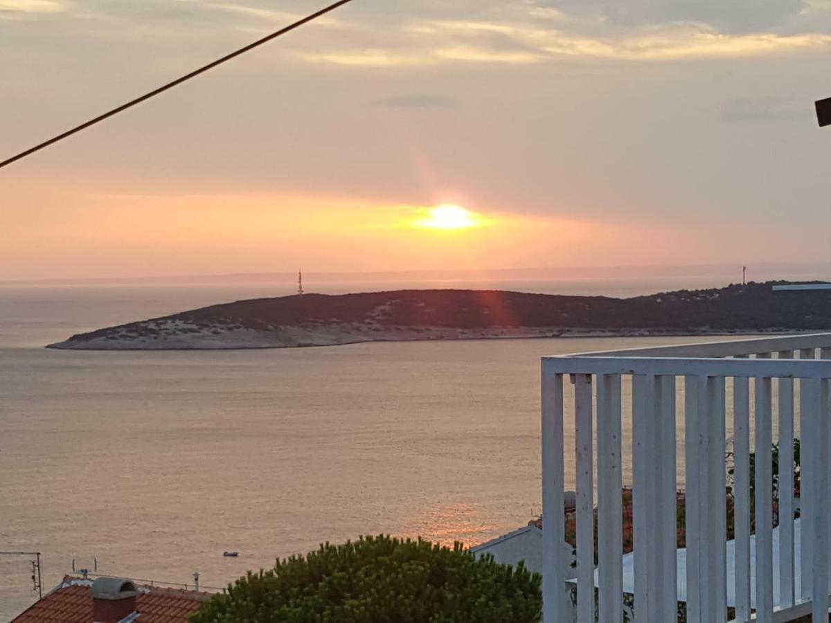 Modern Two Floors Apartment With A Beautiful View Martinšćica 外观 照片